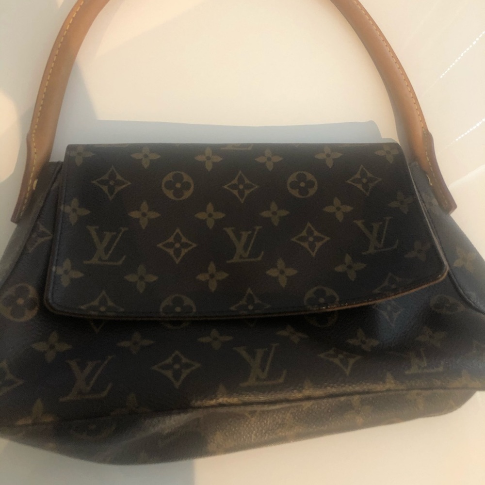 Louis Vuitton Mini Looping shoulder bag